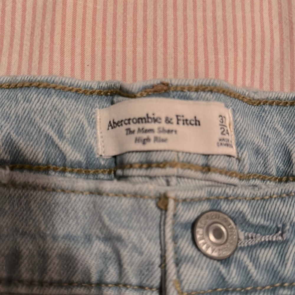 Abercrombie & Fitch High Rise Mom Short - Picture 7 of 7